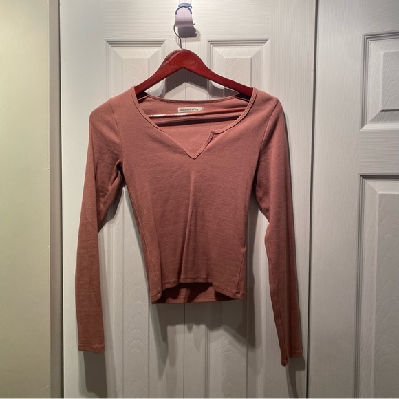 Abercrombie & Fitch, long sleeve tee. Dusty Rose - Picture 1 of 4